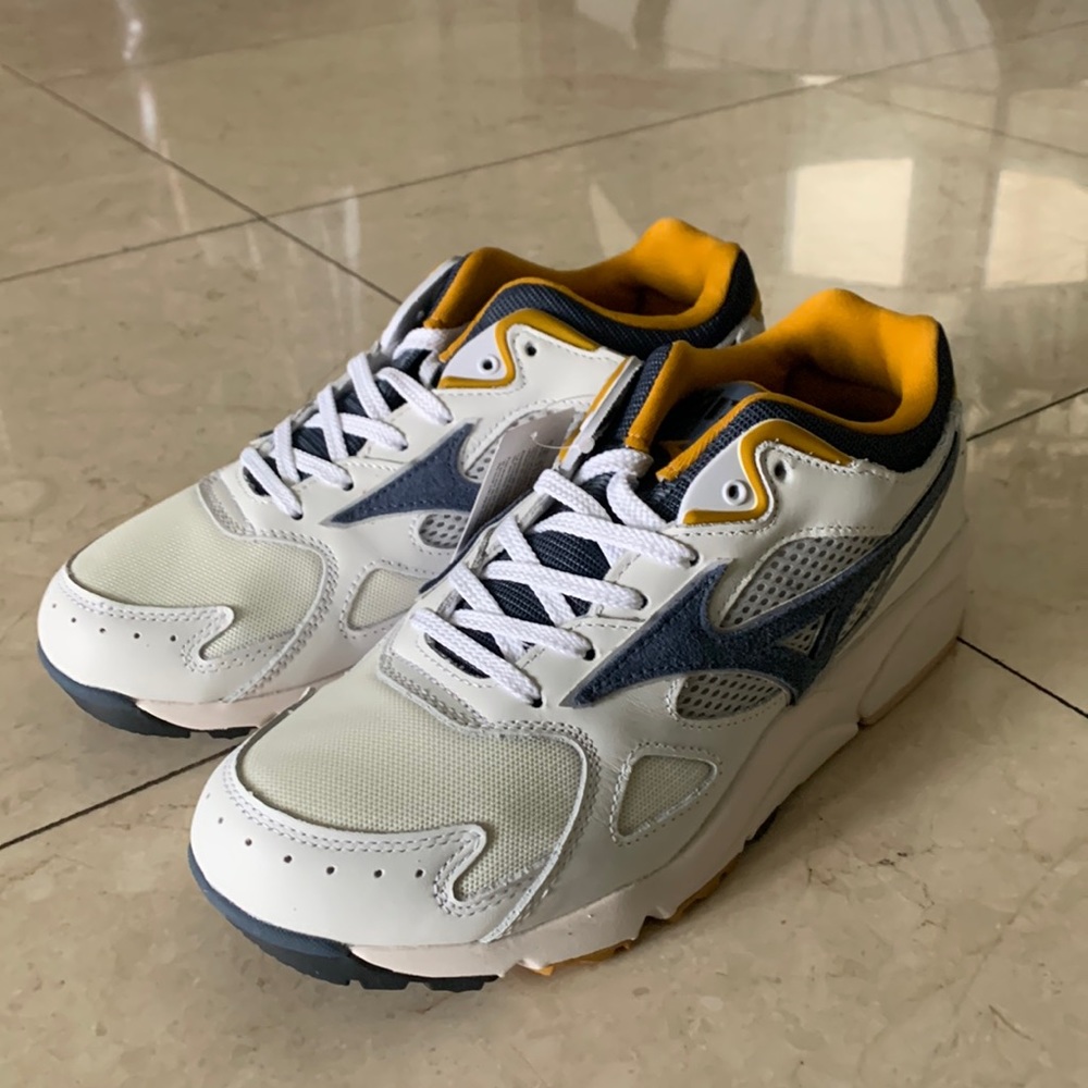 Mizuno sky medal/ white & purple/ nwt/size 8 in men